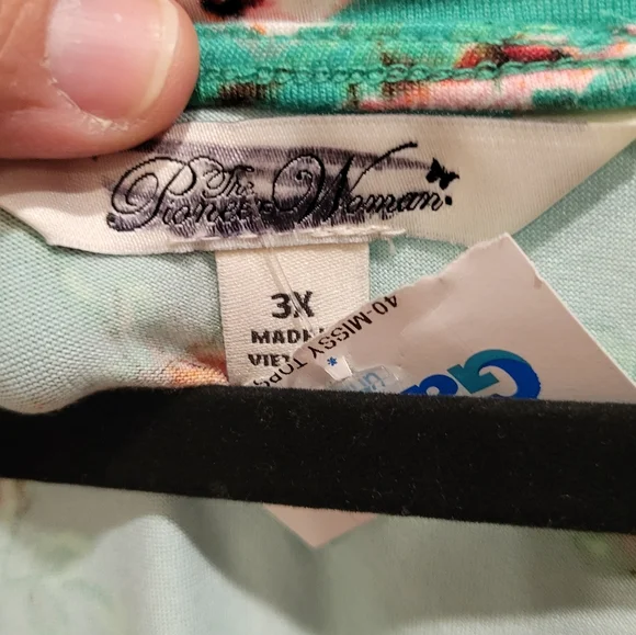 Pioneer Woman Floral V-Neck Short Sleeve Top - Picture 3 of 3